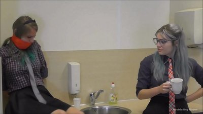 Adicto/atado e amordazado/dama en apuros