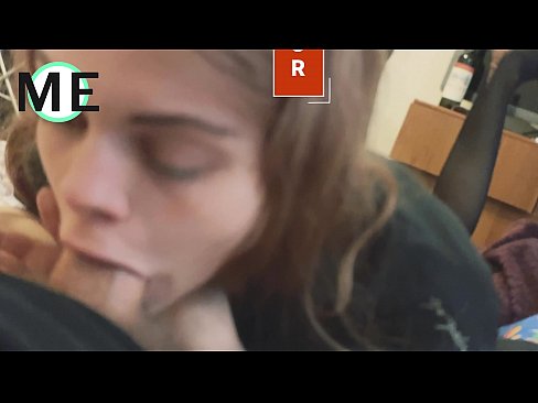 ❤️ Palo de garganta, pantalóns rasgados e tacóns rasgados agradable de coñecer ❤️ Porno en nós ﹏
